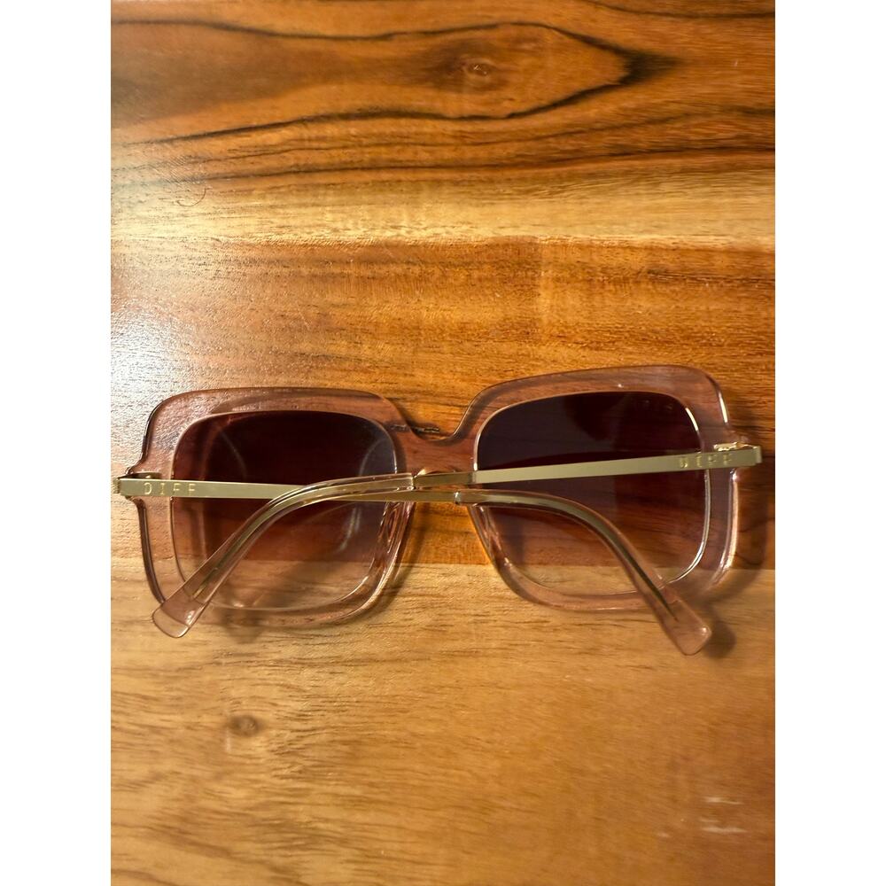DIFF SANDRA Light Pink Crystal Dusk Gradient Oversized Sunglasses - Picture 4 of 6